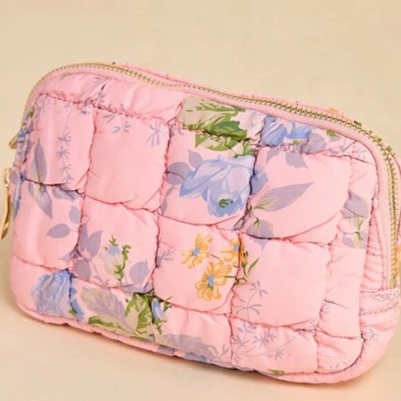 Puffy Floral Quilted Fanny Pack in Pink🆕 🏃♀️⚡🚚💥 - Picture 4 of 8